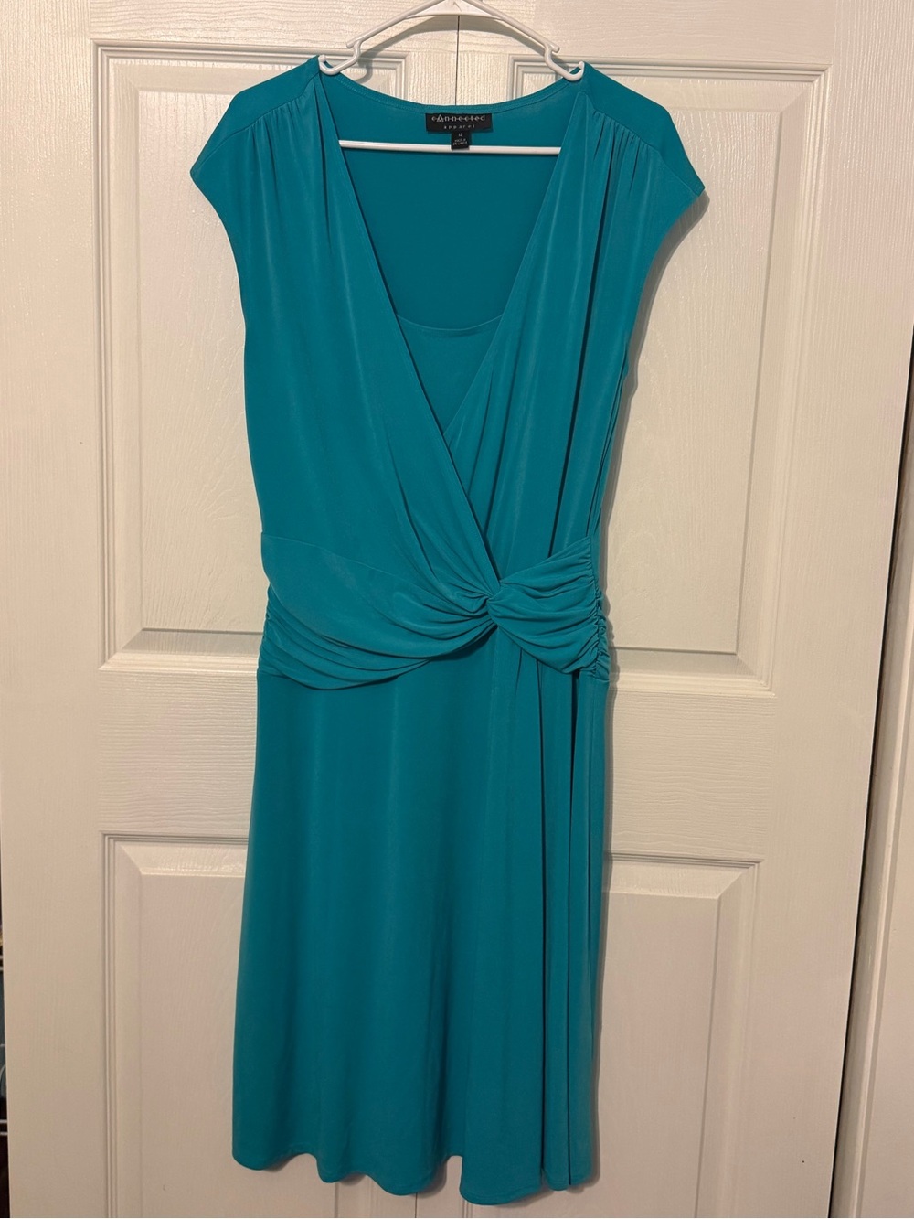 Connected Apparel Teal Dress
Ruched Twist Front
Size 12 Knee Length
